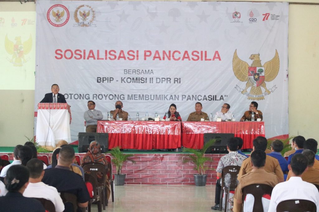 Sosialisasikan Pancasila, Anggota DPR RI Cornelis Dorong Guru SMP, SMA dan SMK Bumikan Pancasila