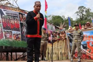 Bupati Bengkayang Sebastianus Darwis Akan Hadir Pada Gawai FDKJ di Kalibata Jakarta, detikborneo.com – Gawai Forum Dayak Kalbar Jakarta (FDKJ) pada 29-30 Juli 2023 mendatang akan di hadiri beberapa tamu undangan dan pejabat daerah, baik yang ada di Jakarta bahkan yang di Kalimantan Barat. Diketahui Bupati Bengkayang Sebastianus Darwis, S.E., M.M akan hadir dalam acara Gawai ini.