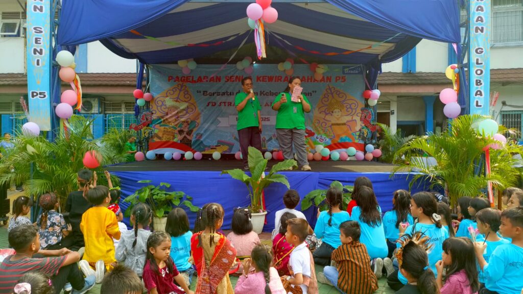 Semangat Wirausaha Warnai Pagelaran Seni dan Kewirausahaan P5 Sekolah Strada Komplek Pasar Baru