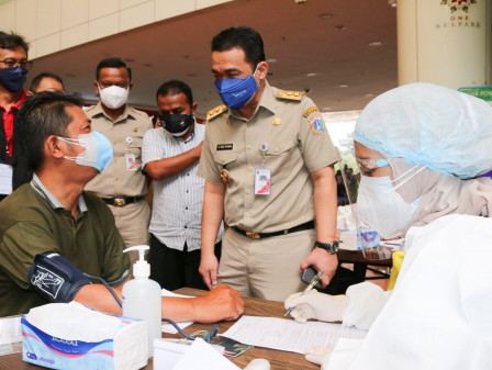 Bangun Kekebalan Komunal, Wagub DKI Jakarta Minta Warga Dukung Penuh Gerakan Vaksinasi - Detik Borneo