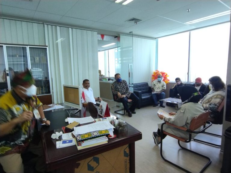 Ketua Umum Dewan Adat Dayak (DAD) Provinsi DKI Jakarta Tamunan Kiting SE, MM bersilaturahmi dengan Bp Taufan Bakri Kepala Kesbangpol Provinsi DKI Jakarta