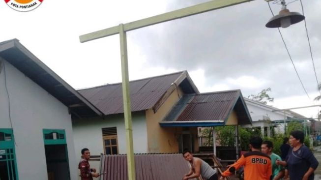 Puluhan Rumah di Kota Pontianak Rusak di Hantam Angin Puting Beliung