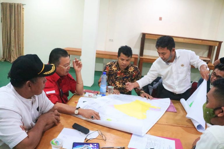 Cornelis Permasalahan Bukit Sigoler