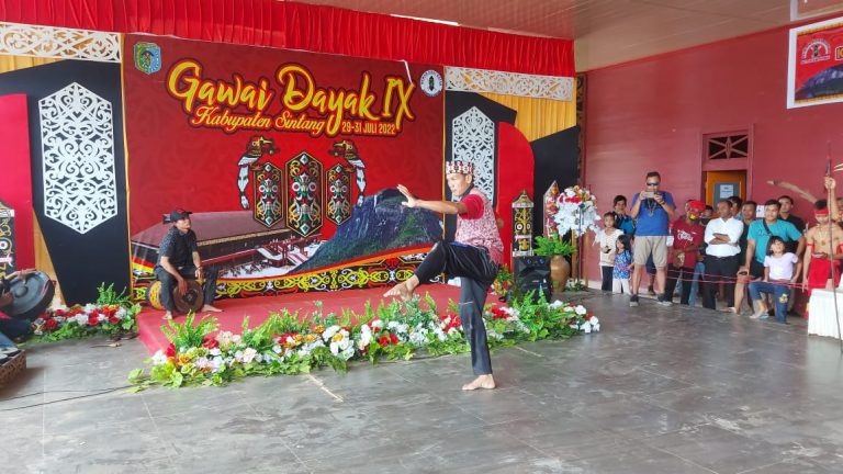 Pencak Silat Gawai Dayak Sintang