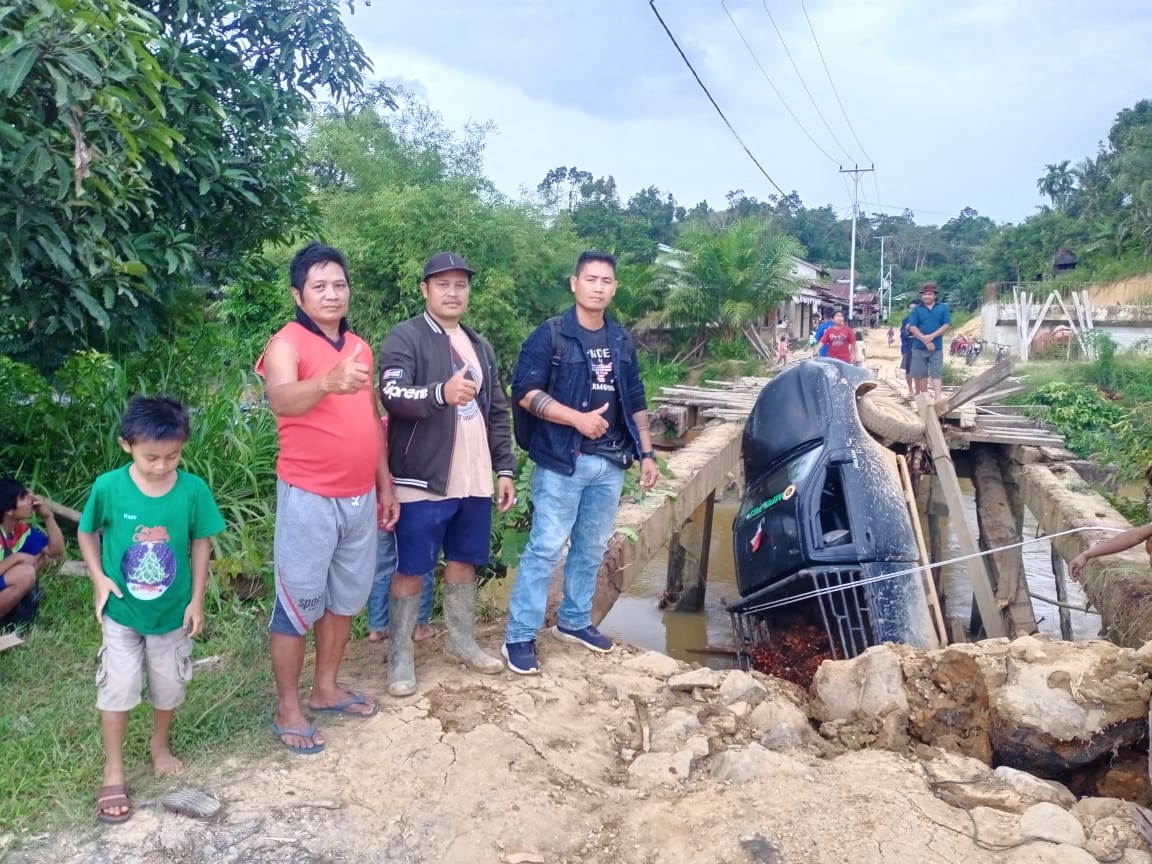 Jembatan Angkanyar Ambruk, Lumpukan 4 Kecamatan, Kondisi Miris Membahayakan Anak - anak yang Bersekolah