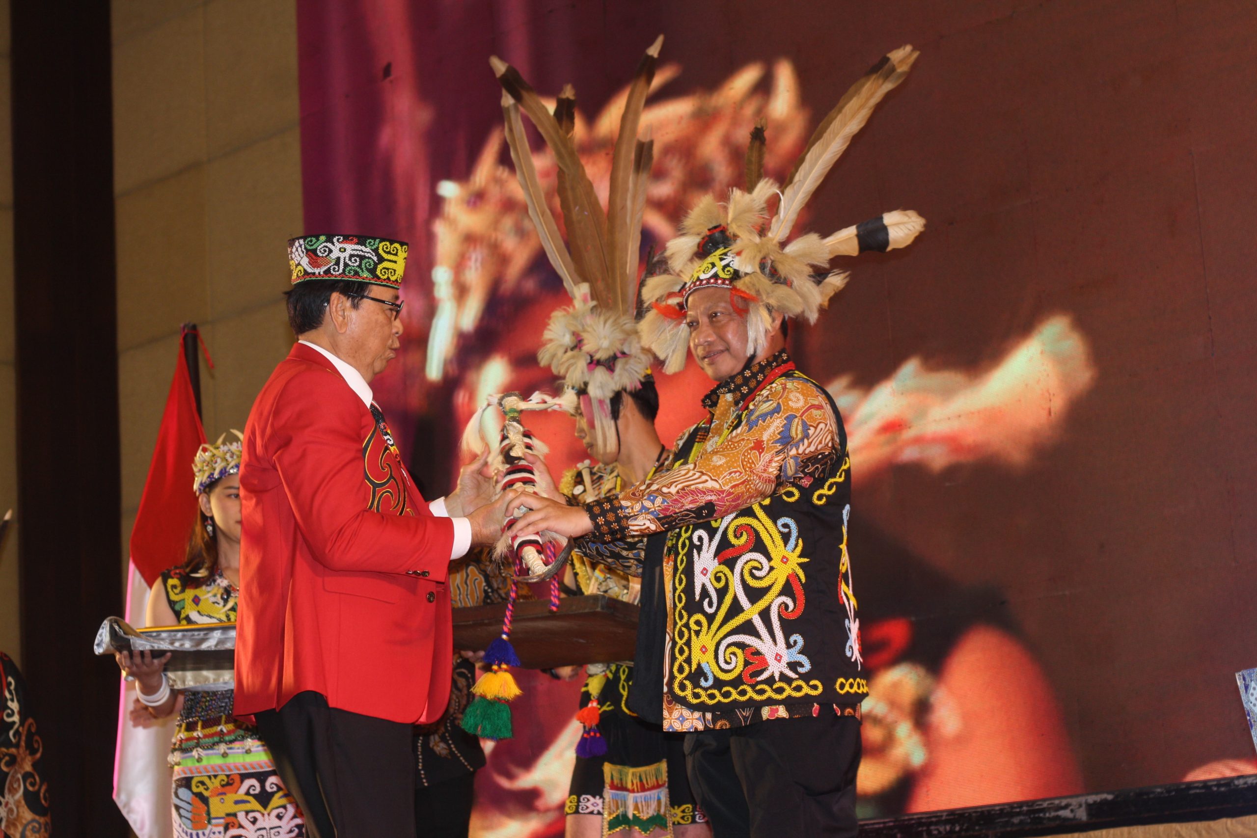 Mendagri Tito Karnavian Buka Rakernas 1 Majelis Adat Dayak Nasional (MADN) - detik borneo