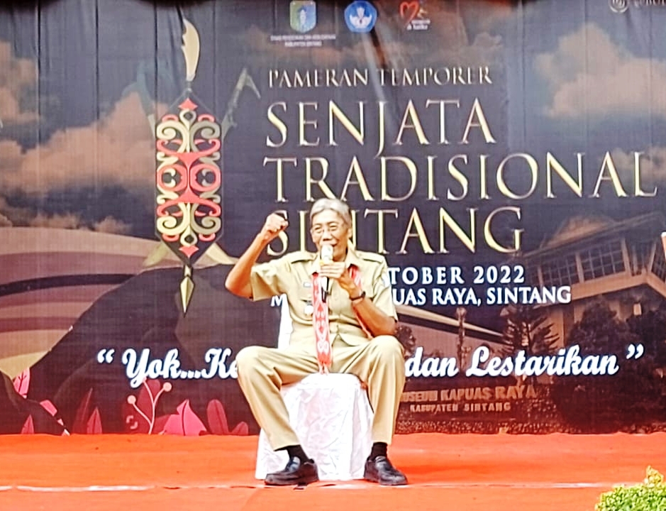 senjata dayak