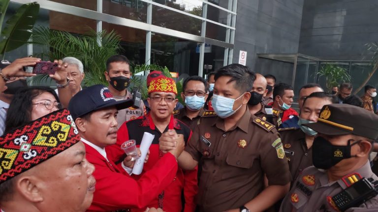 Namsi dan Jaksa mengawal sidang edy m