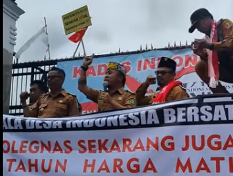 Kades Sango, Jon Hanta Pimpin Orasi Demo Kades se Indonesia di DPR RI Senayan Jakarta, Ini Tuntutannya