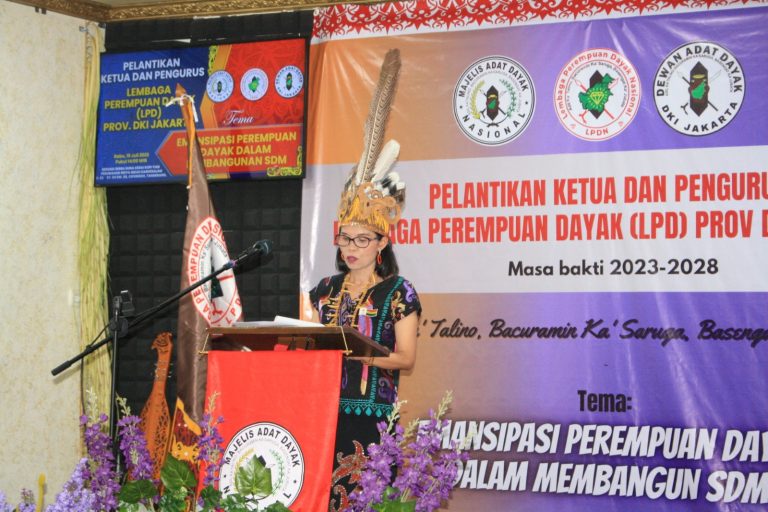 Ketua Umum Lembaga Perempuan Dayak Nasional (LPDN) Nyelong Inga Semon melantik Nini Magdalena, S. Th sebagai Ketua LPD DKI Jakarta pada Rabu (19/07/2023).