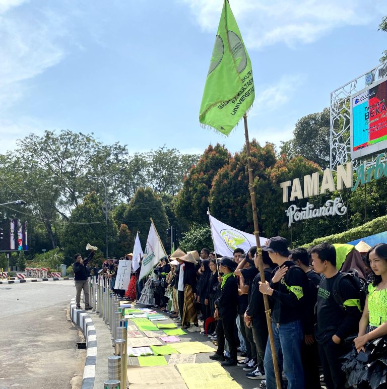 Parade dan Aksi Unjuk Rasa Damai BEM FP Untan