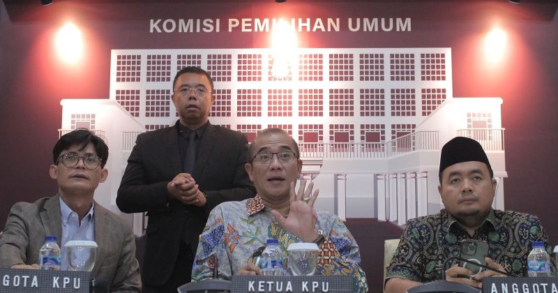 Jakarta, detikborneo.com  - Ketua Komisi Pemilihan Umum Republik Indonesia Hasyim Asy'ari menegaskan penetapan daftar calon tetap pasangan calon presiden dan calon wakil presiden untuk Pemilu 2024 akan dilakukan pada Senin, 13 November 2023. 