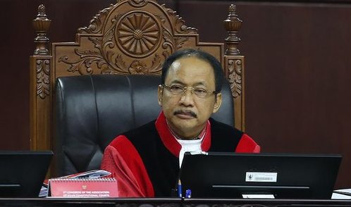 Jakarta, detikborneo.com - Hakim Suhartoyo ditunjuk sebagai Ketua Mahkamah Konstitusi (MK) pengganti Anwar Usman. Pergantian ini ditetapkan dalam rapat pemilihan Ketua MK yang digelar tertutup di Gedung MK, Jakarta Pusat, Kamis (9/11).