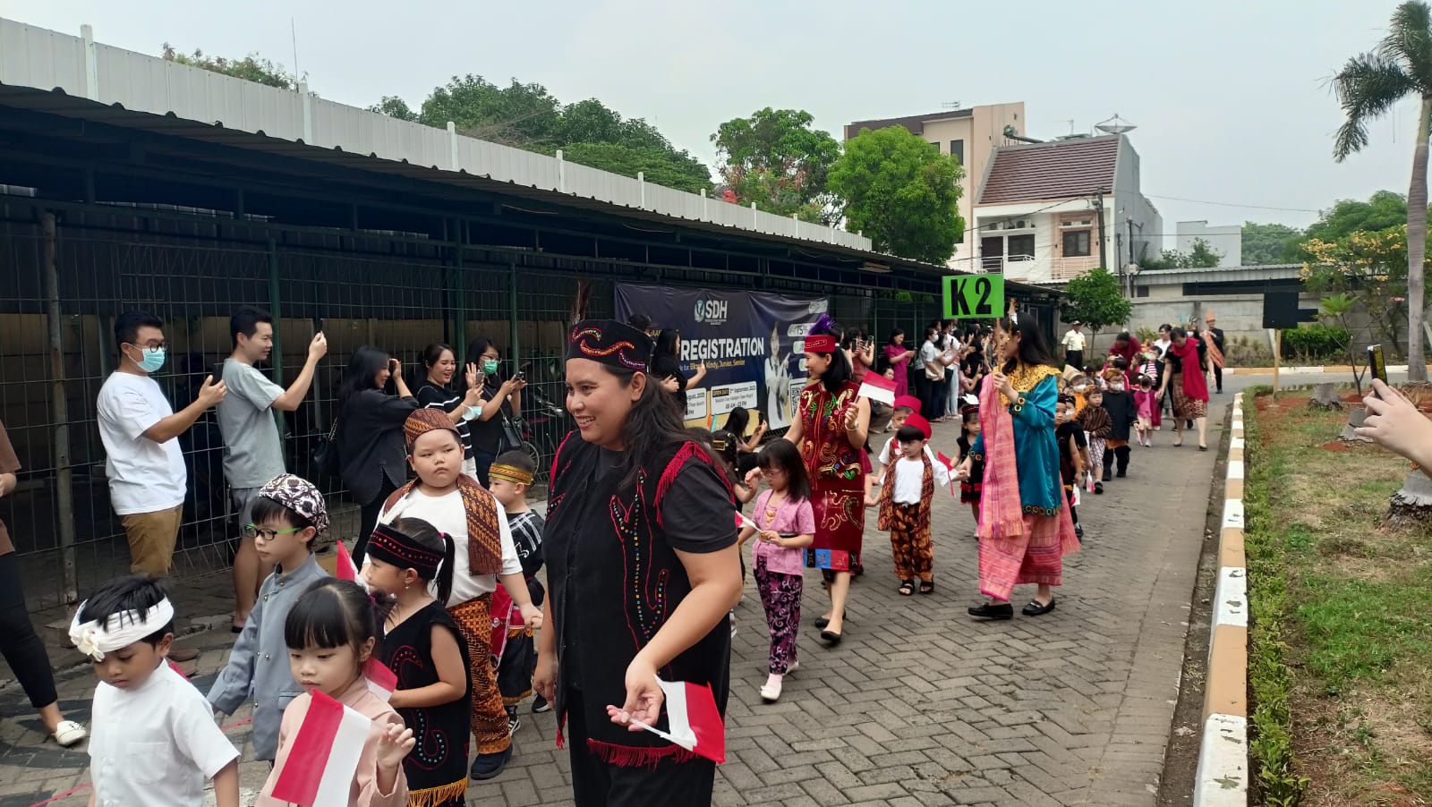 Pekan Nusantara Sekolah Dian Harapan Tampilkan Penari, Sumpit dan Sape Dayak