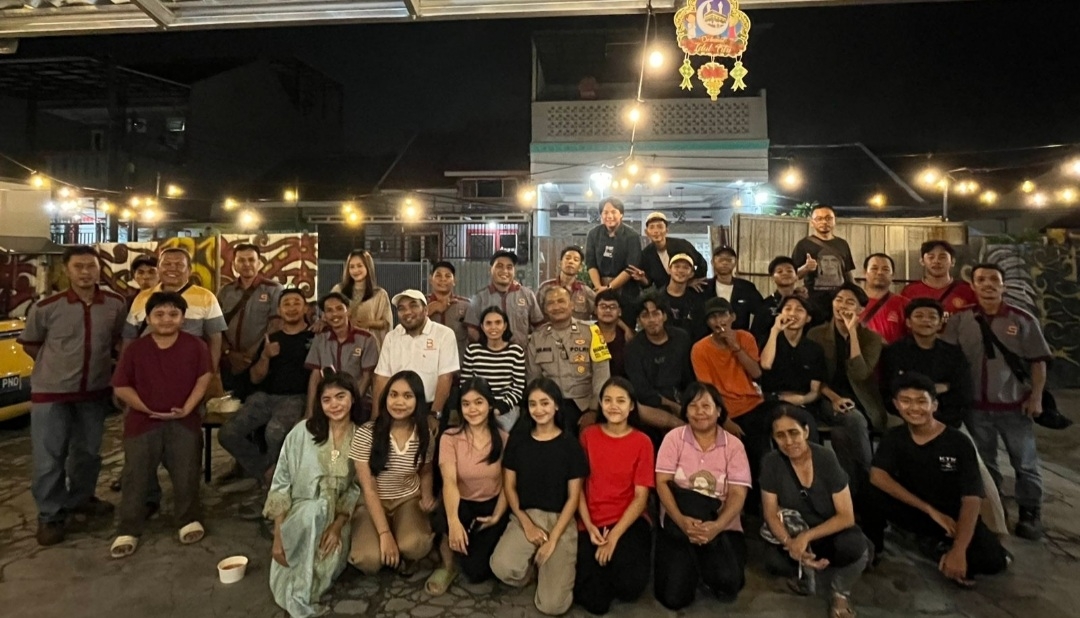 Ramadahan Berkah, BANYUKE GROUP Bukber dan Bagi Takjil untuk Warga Sekitar