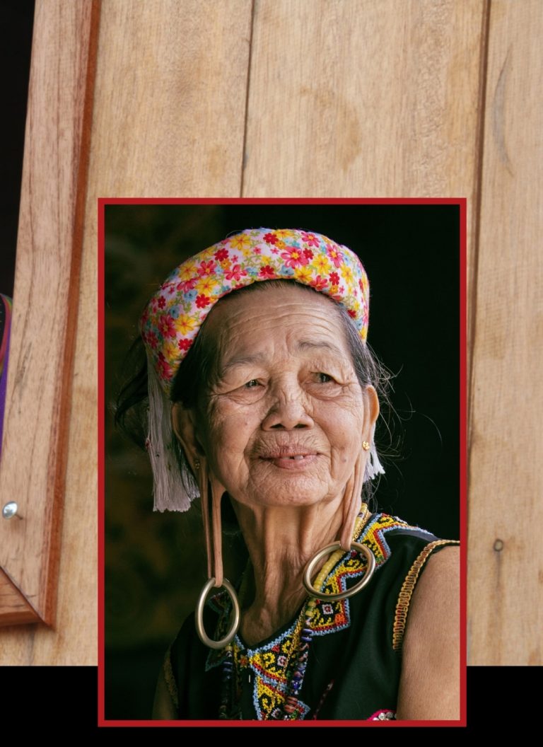 Telinga Panjang Wanita dayak detikborneo.com