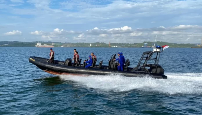 Polairud Polda Kaltim Patroli di Teluk Balikpapan Jelang HUT RI di IKN