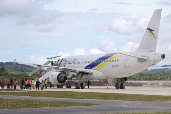 Penerbangan Perdana Maskapai TransNusa di Bandara Singkawang Berlangsung Sukses - detik borneo