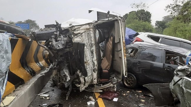 Berikut Total Korban Kecelakaan Beruntun di Km 92 Tol Cipularang