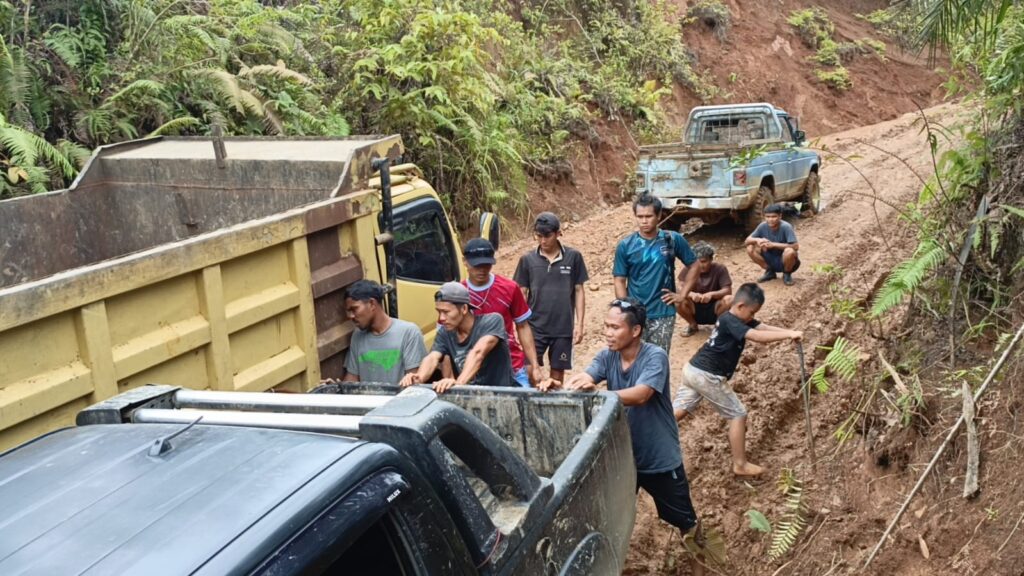 jalan minso yang rusak parah 2