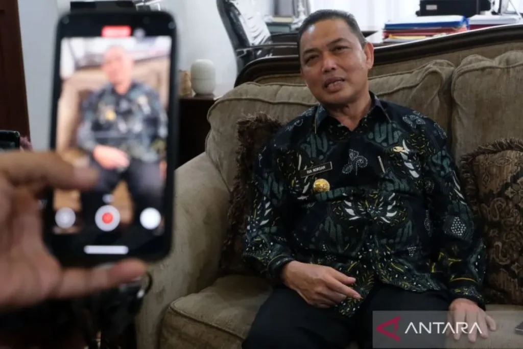 KPK Geledah Rumah Gubernur Kalimantan Barat Ria Norsan