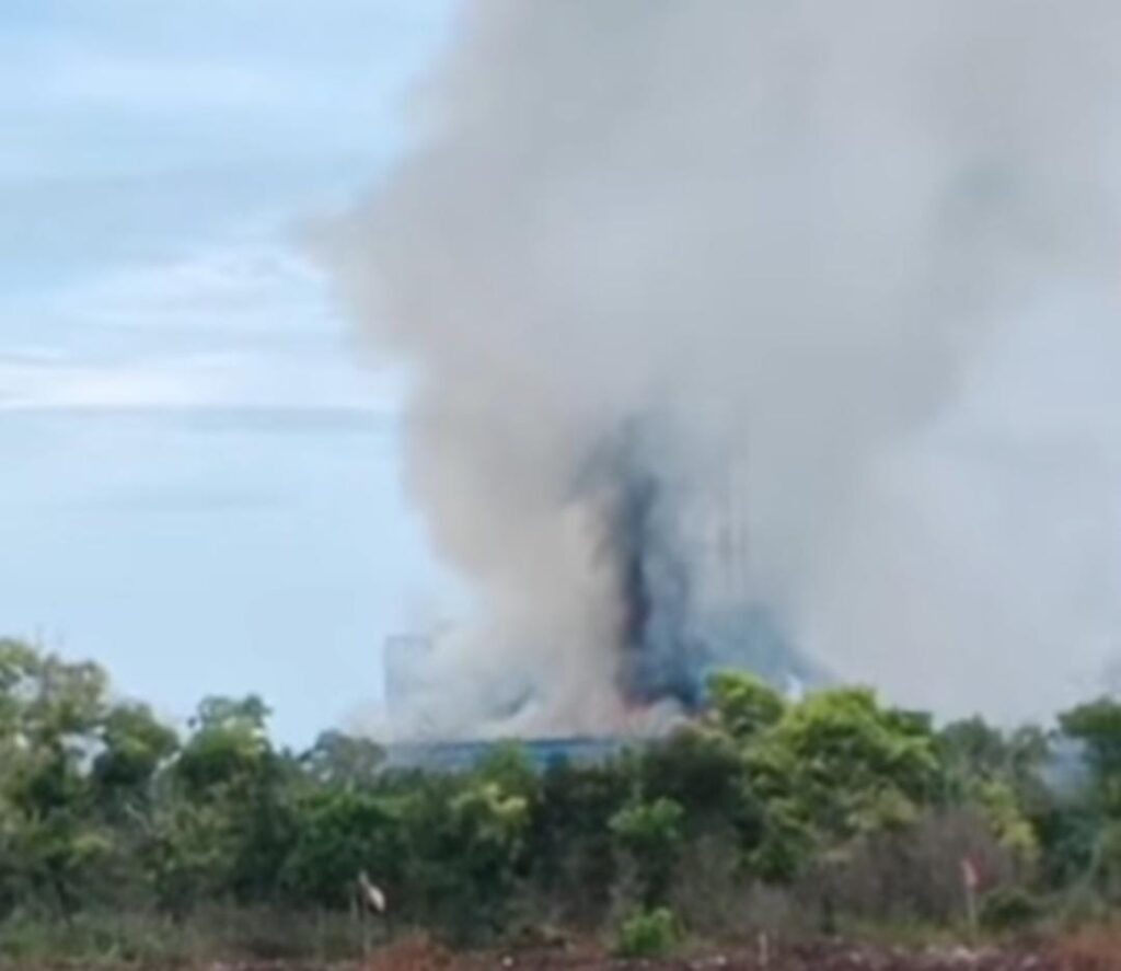 Kebakaran Melanda PLTU Bengkayang, Asap Hitam Membumbung Gegerkan Warga