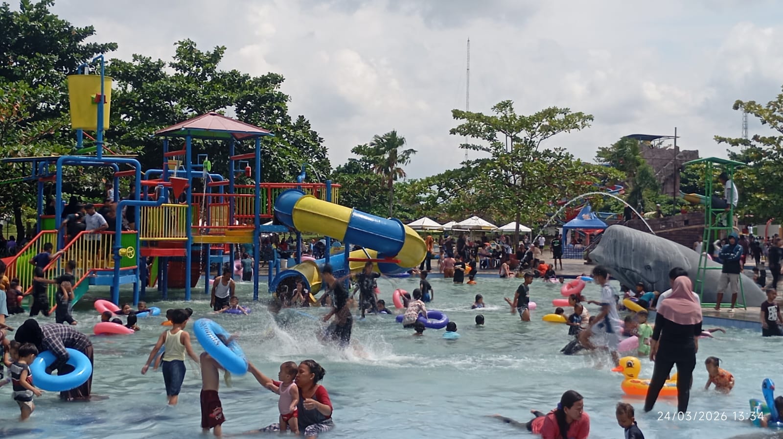 Fun Park Rajeg Jadi Magnet Liburan, Pengunjung Berburu THR dan Keseruan
