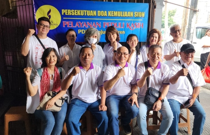 PDKS Tanjung Duren Salurkan 125 Paket Bantuan bagi Warga Pra Sejahtera di Johar Baru