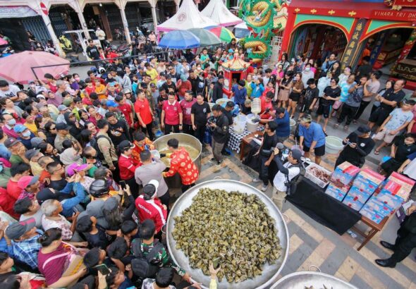 Festival Bakcang, Singkawang Bagikan 7.000 Bakcang Gratis
