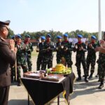 Gelar Upacara Hari Bhayangkara ke-80, Polresta Tangerang Tegaskan Polri Hadir untuk Masyarakat Peringatan Hari Bhayangkara ke-80 di Polresta Tangerang tak sekadar menjadi agenda seremonial. Momentum itu dimanfaatkan untuk menegaskan arah pengabdian Polri yang semakin dekat dengan masyarakat, sejalan dengan tema "Polri untuk Masyarakat". Pesan itu disampaikan Kapolresta Tangerang Kombes Pol Andi Muhammad Indra Waspada Amirullah usai memimpin Upacara Hari Bhayangkara ke-80 di Lapangan Aria Maulana Yudhanegara, Pusat Pemerintahan Kabupaten Tangerang, Rabu (1/7/2026). Upacara berlangsung khidmat dan diikuti personel Polri, unsur TNI, Forkopimda, instansi pemerintah, tokoh agama, tokoh masyarakat, organisasi kemasyarakatan, serta berbagai elemen lainnya. Indra Waspada mengatakan, Hari Bhayangkara menjadi momentum evaluasi. Sekaligus penguatan komitmen agar Polri terus memberikan pelayanan terbaik kepada masyarakat. "Tema 'Polri untuk Masyarakat' bukan sekadar slogan. Kami ingin memastikan setiap kehadiran anggota Polri benar-benar dirasakan manfaatnya oleh masyarakat, baik dalam memberikan perlindungan, pelayanan, maupun menjaga keamanan dan ketertiban," kata Indra Waspada. Menurutnya, komitmen tersebut telah diwujudkan melalui berbagai kegiatan yang menyentuh langsung kebutuhan masyarakat selama rangkaian Hari Bhayangkara ke-80. Mulai dari bakti sosial, bakti kesehatan, donor darah, bakti religi, penghijauan, pelayanan publik, hingga kegiatan olahraga bersama ribuan warga. Indra Waspada menegaskan, Polresta Tangerang akan terus memperkuat kolaborasi dengan pemerintah daerah, TNI, serta seluruh elemen masyarakat untuk menjaga situasi keamanan yang kondusif di Kabupaten Tangerang. "Keamanan bukan hanya tanggung jawab Polri, tetapi menjadi tanggung jawab bersama. Karena itu kami akan terus membangun sinergi, membuka ruang komunikasi, dan hadir sebagai mitra masyarakat dalam menyelesaikan berbagai persoalan kamtibmas," ujarnya. Peringatan Hari Bhayangkara ke-80 menjadi puncak rangkaian kegiatan yang telah dilaksanakan Polresta Tangerang selama beberapa pekan terakhir. Melalui momentum tersebut, Polresta Tangerang menegaskan komitmennya untuk terus berbenah, meningkatkan profesionalisme, dan memperkuat kepercayaan masyarakat terhadap institusi Polri