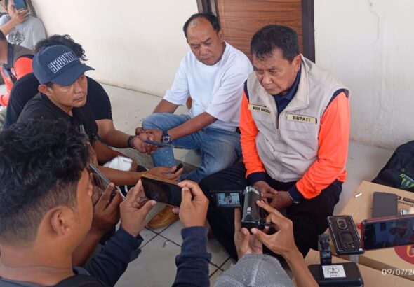 Komedian Aziz Gagap Tinjau TPA Jatiwaringin, Dukung Upaya Bupati Tangerang Tangani Kebakaran